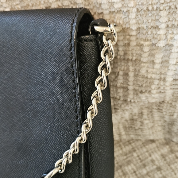 NWOT'S! KATE SPADE - Lightweight Crossbody - Snap Closure- Spade Logo - Picture 2 of 6